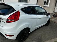 Gebraucht Ford Fiesta 82 PS (60 kW) 2010 Weiß Kleinwagen
