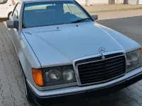 Second-hand Mercedes E300 179 CP (131 kW) 1988 Argintiu Berlinǎ