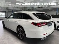 Gebraucht Mercedes 300 Avantgarde 197 PS (144 kW) 2024 Polarweiß (metallic) Kombi