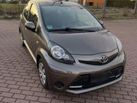 Gebraucht Toyota Aygo Cool 68 PS (50 kW) 2012 Braun Kleinwagen