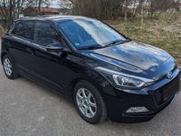 Gebraucht Hyundai i20 101 PS (74 kW) 2017 Schwarz Limousine