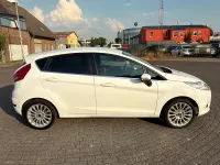 Gebraucht Ford Fiesta Trend 82 PS (60 kW) 2012 Weiß Limousine