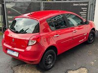 Gebraucht Renault Clio III Authentique 75 PS (55 kW) 2011 Rot Kleinwagen