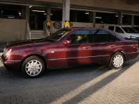 Gebraucht Mercedes E420 279 PS (205 kW) 1995 Rot Limousine