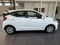 Gebraucht Hyundai i10 Select 63 PS (46 kW) 2024 Atlas white Kleinwagen