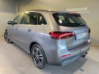 Gebraucht Mercedes B200 Progressive 163 PS (119 kW) 2024 Lack mountaingrau Van / Kleinbus