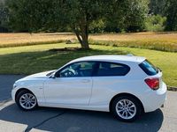 Gebraucht BMW 116 Advantage 136 PS (100 kW) 2014 Weiß Kleinwagen