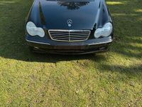 Używany Mercedes C320 218 KM (160 kW) 2004 Czarny Kombi