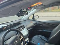 Gebraucht Toyota Prius Comfort 122 PS (89 kW) 2017 Rot Limousine