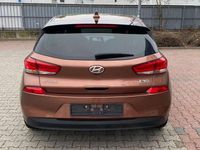 Gebraucht Hyundai i30 Comfort 120 PS (88 kW) 2017 Braun Limousine