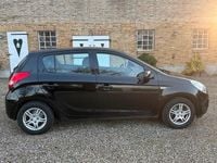Gebraucht Hyundai i20 75 PS (55 kW) 2012 Schwarz Limousine
