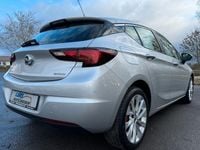Używany Opel Astra Edition 105 KM (77 kW) 2015 Srebrny Hatchback