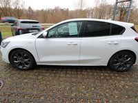Gebraucht Ford Focus ST-Line 125 PS (91 kW) 2024 Weiß Limousine