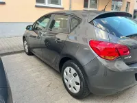 Używany Opel Astra Selection 87 KM (63 kW) 2011 Szary Sedan/Limuzyna