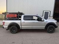 Używany Ford V8 Lariat 401 KM (294 kW) 2019 Srebrny SUV