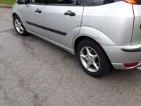 Usata Ford Focus 101 CV (74 kW) 2004 Argento Berlina