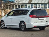 Second-hand Chrysler Pacifica 260 CP (191 kW) 2024 Alb Monovolum