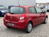 Gebraucht Renault Clio III Dynamique 101 PS (74 kW) 2010 Rot Limousine