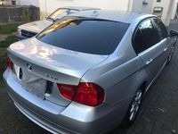 Gebraucht BMW 320 170 PS (125 kW) 2009 Silber Limousine