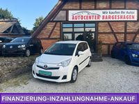 Gebraucht Toyota Verso-S Life 99 PS (72 kW) 2011 Weiß Van / Kleinbus