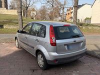 Gebraucht Ford Fiesta Trend 69 PS (50 kW) 2006 Silber Kleinwagen
