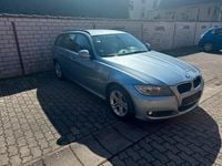 Gebraucht BMW 318 143 PS (105 kW) 2010 Blau Kombi