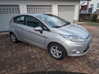 Gebraucht Ford Fiesta Titanium 80 PS (58 kW) 2012 Silber Kleinwagen