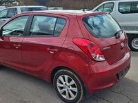 Gebraucht Hyundai i20 Style 101 PS (74 kW) 2013 Rot Kleinwagen