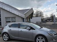 Gebraucht Opel Astra 140 PS (102 kW) 2011 Silber Limousine