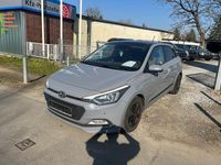 Gebraucht Hyundai i20 Style 101 PS (74 kW) 2016 Grau Limousine