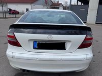 Gebraucht Mercedes C180 143 PS (105 kW) 2006 Weiß Coupé