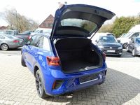 Second-hand VW T-Roc R-line 190 CP (139 kW) 2023 Albastru SUV