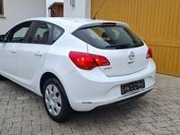 Gebraucht Opel Astra Selection 101 PS (74 kW) 2014 Weiß Limousine