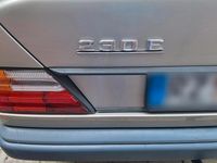 Gebraucht Mercedes E230 136 PS (100 kW) 1988 Andere farben Limousine