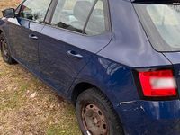 Gebraucht Skoda Fabia 60 PS (44 kW) 2015 Blau Kleinwagen