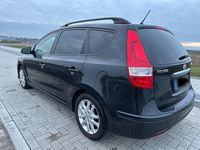 Gebraucht Hyundai i30 90 PS (66 kW) 2011 Schwarz Kombi