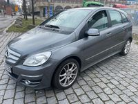 Gebraucht Mercedes B180 Elegance 116 PS (85 kW) 2011 Grau Van / Kleinbus