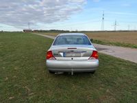 Gebraucht Ford Focus Ghia 116 PS (85 kW) 2000 Silber Limousine