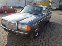 Gebraucht Mercedes E230 136 PS (100 kW) 1983 Blau Limousine