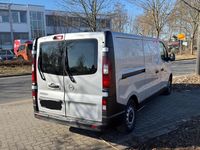 Gebraucht Opel Vivaro 96 PS (70 kW) 2018 Silber Van / Kleinbus