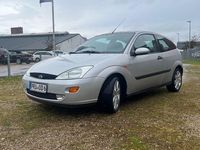 Gebraucht Ford Focus Trend 131 PS (96 kW) 1999 Silber Kleinwagen