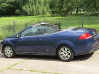 Gebraucht Ford Focus Cabriolet Titanium 145 PS (106 kW) 2009 Blau Cabrio