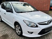 Gebraucht Hyundai i30 109 PS (80 kW) 2011 Weiß Kleinwagen