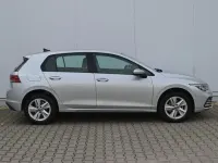 Gebraucht VW Golf VIII Life 131 PS (96 kW) 2023 Reflexsilber metallic Limousine