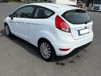 Gebraucht Ford Fiesta 60 PS (44 kW) 2015 Weiß Kleinwagen