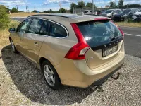 Gebraucht Volvo V60 Momentum 163 PS (119 kW) 2011 Gold Kombi