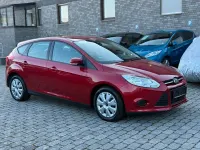 Gebraucht Ford Focus Trend 101 PS (74 kW) 2012 Rot Limousine
