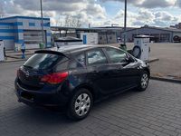 Gebraucht Opel Astra Selection 140 PS (102 kW) 2011 Schwarz Limousine