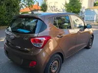Gebraucht Hyundai i10 87 PS (63 kW) 2015 Braun Kleinwagen