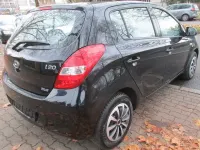 Gebraucht Hyundai i20 Edition 90 PS (66 kW) 2012 Schwarz Kleinwagen